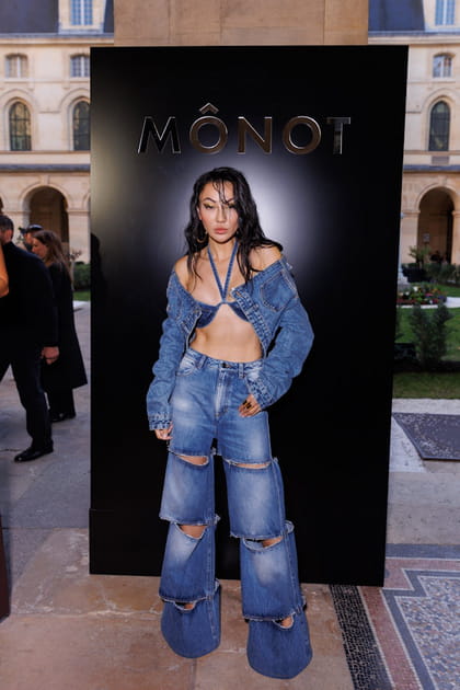 Jessica Wang au d&eacute;fil&eacute; M&ocirc;not