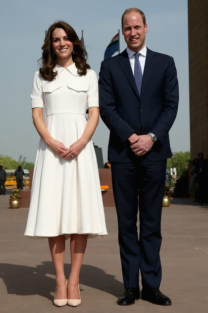 Kate Middleton en robe blanche &eacute;vas&eacute;e &agrave; poches