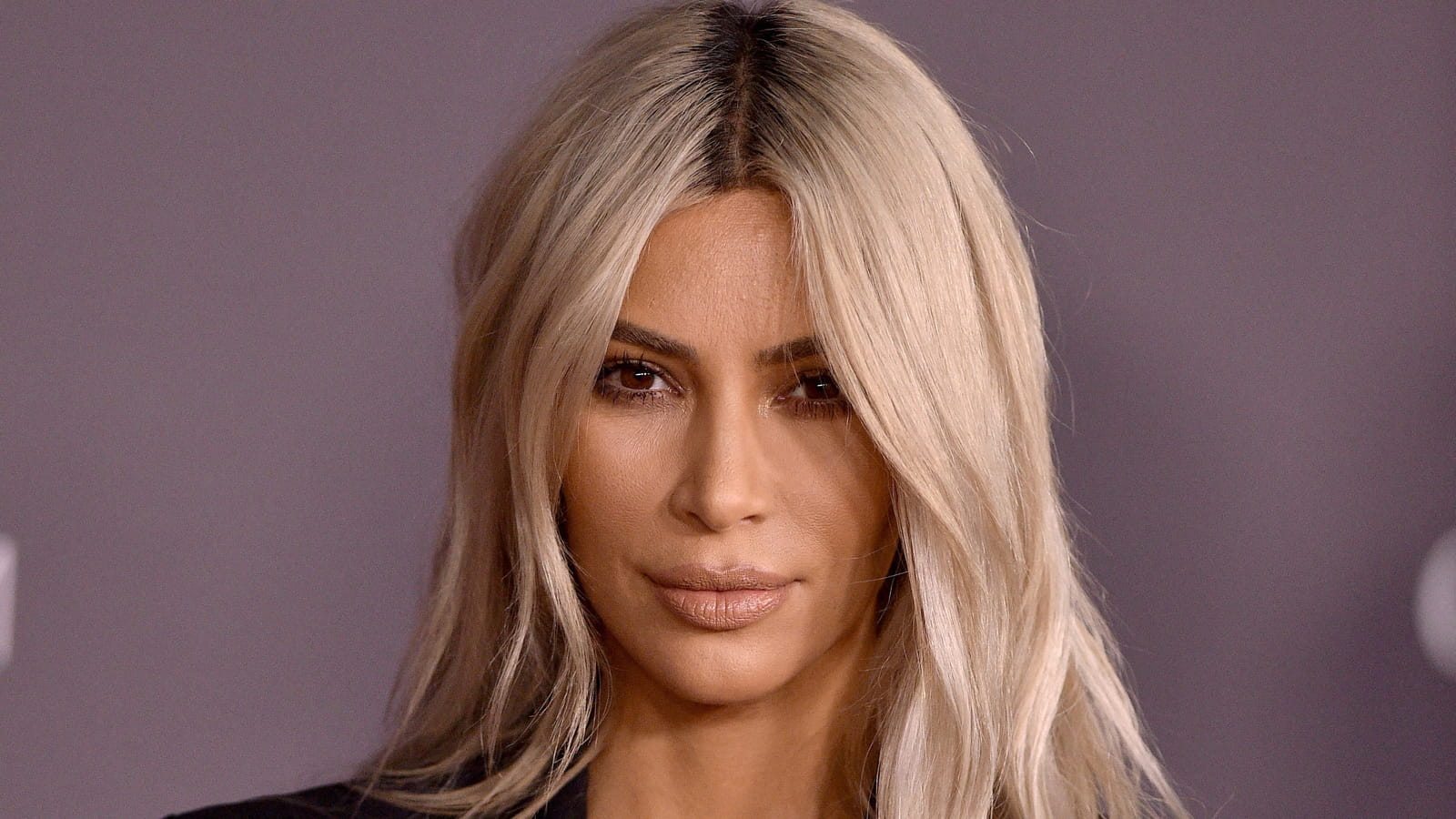 Cheveux longs blonds bébé