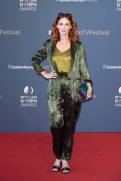 Audrey Fleurot en haut satiné et ensemble coordonné vert