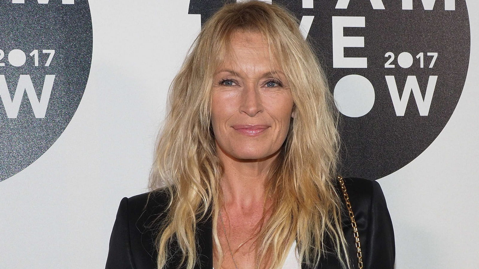 Estelle Lefébure maquillée subtilement