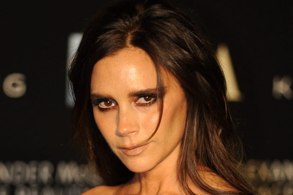 Victoria Beckham, flamboyante avec son ras de cils brun intense