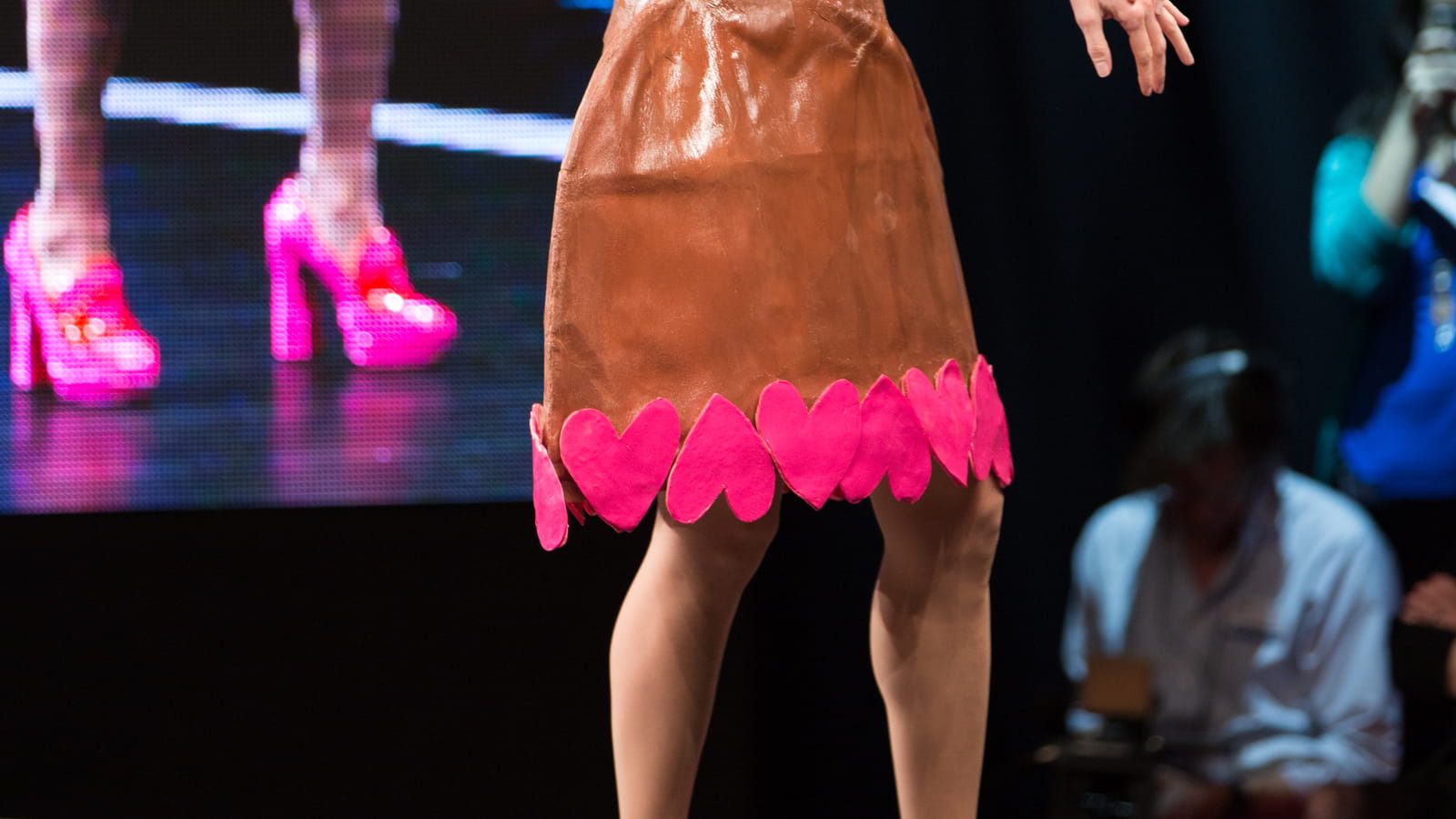 Le look de Sandrine Arcizet au défilé