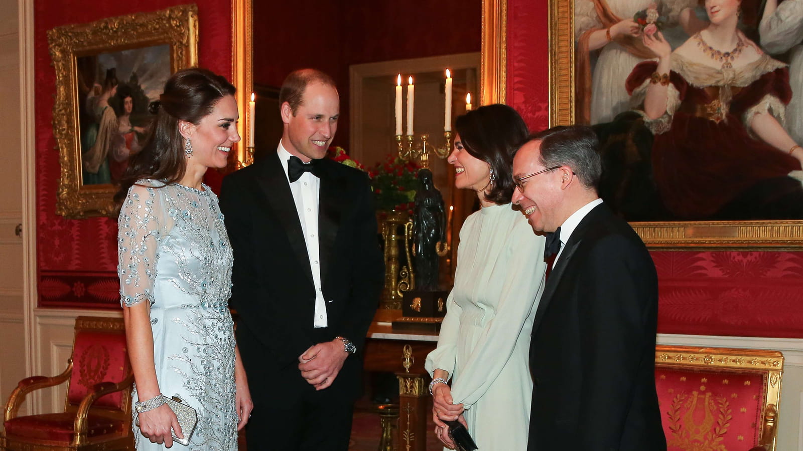 Le couple princier, l'ambassadeur britannique et son épouse