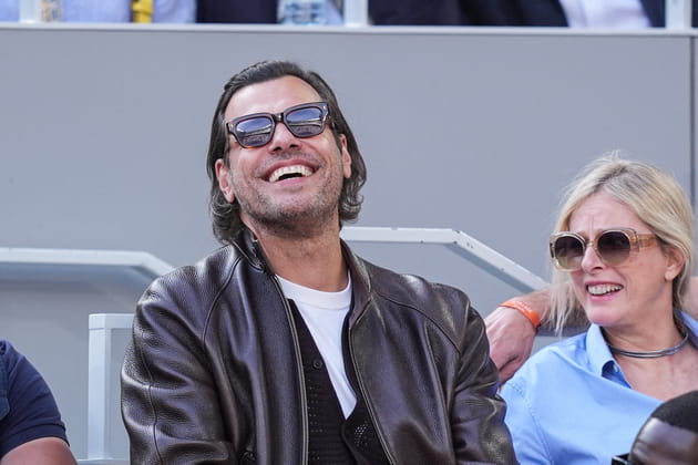 Laurent Lafitte amus&eacute; aupr&egrave;s de Karin Viard &agrave; la finale de Roland-Garros
