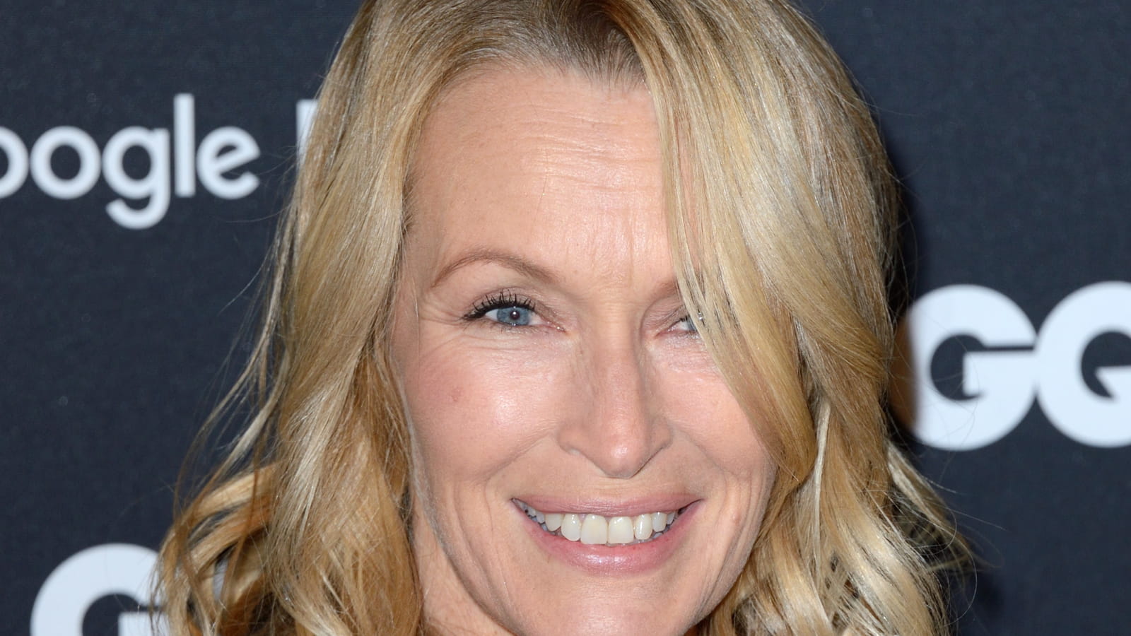 Estelle Lefébure, avec un carré