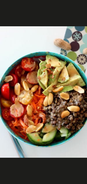 Salade v&eacute;g&eacute;tarienne aux lentilles et avocat