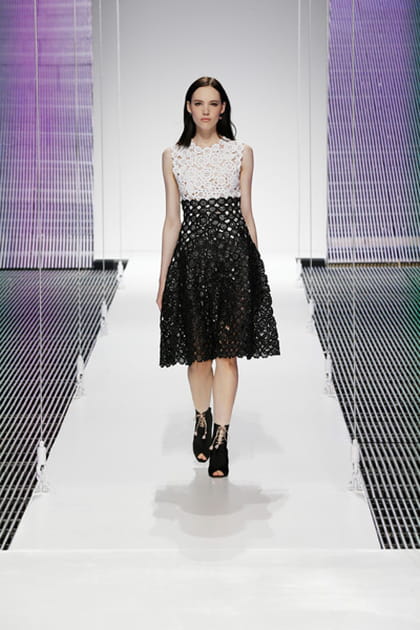 Défilé Cruise 2015 : l'ensemble haut, short et jupe taille haute en raphia