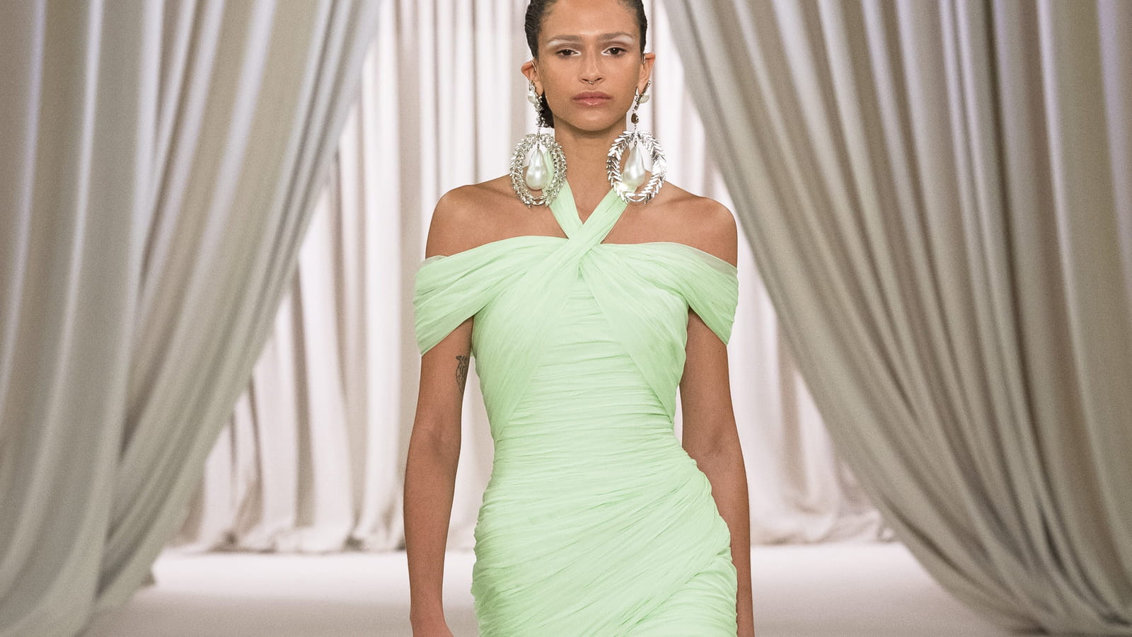 Défilé Giambattista Valli haute couture printemps-été 2023