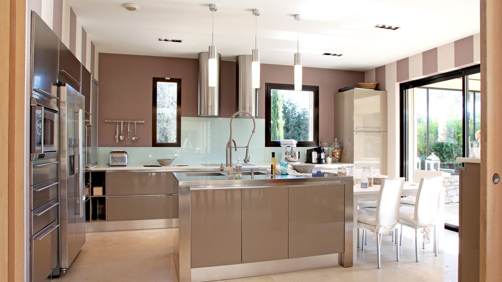 Îlot couleur taupe