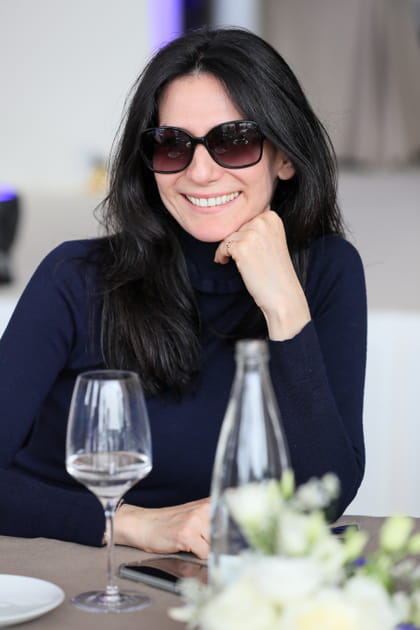 Marie Drucker, tout sourire