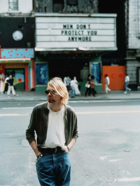 Kurt Cobain devant un cinéma abandonné