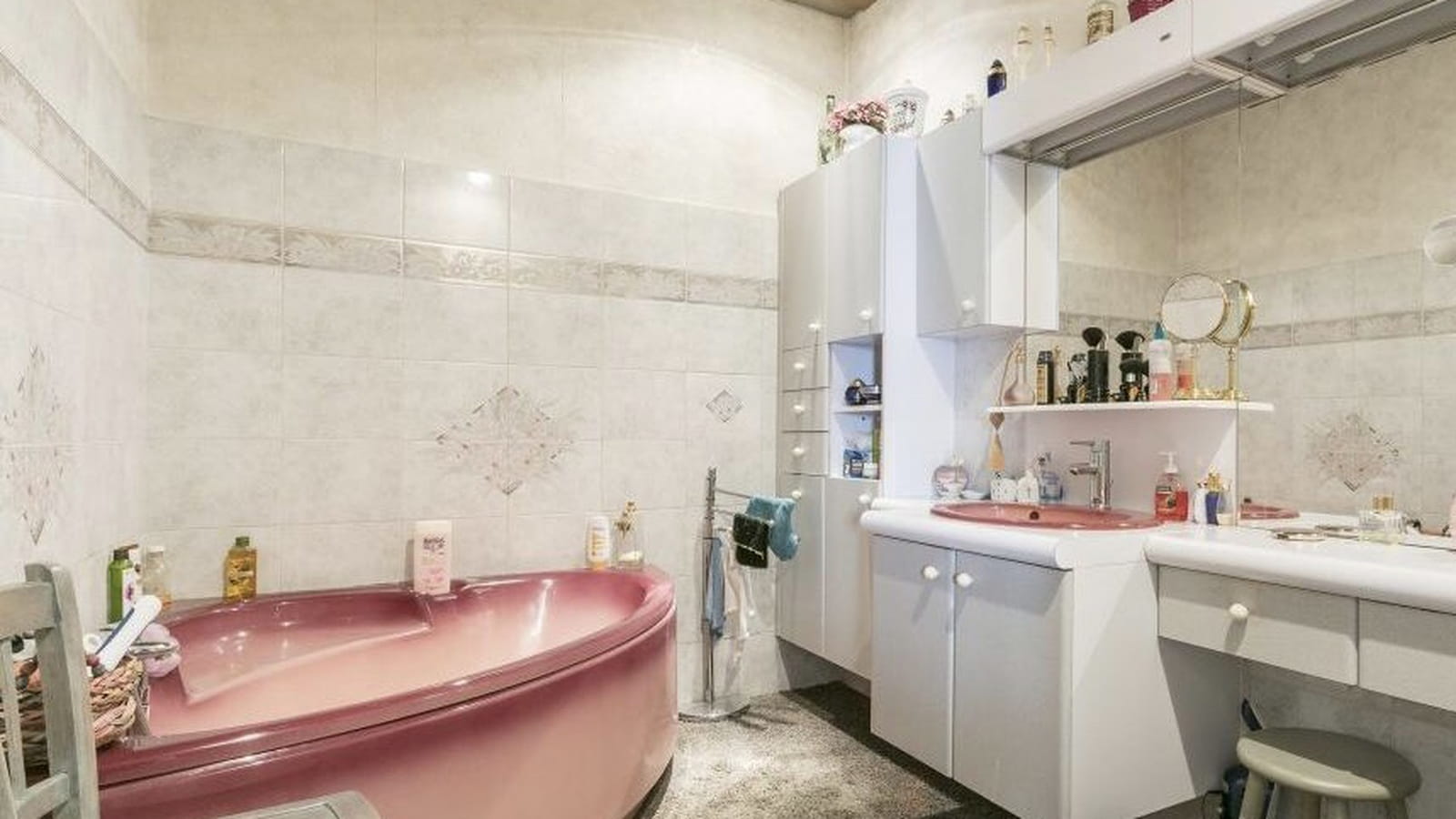 Salle de bains avant
