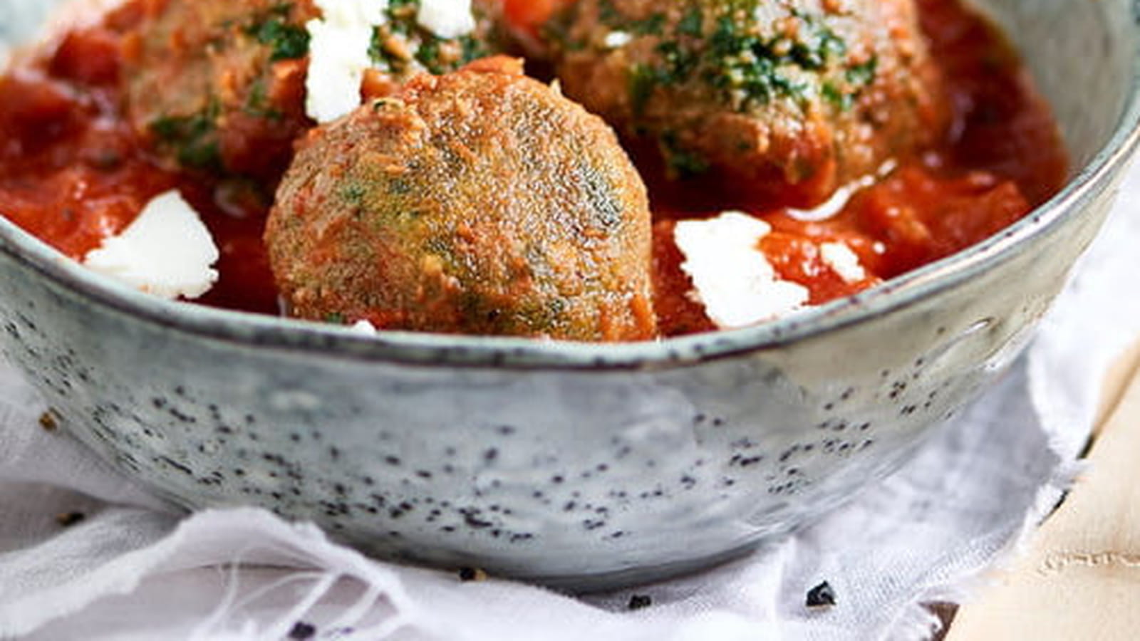 Boulettes d’épinards à la sauce aux tomates cerises