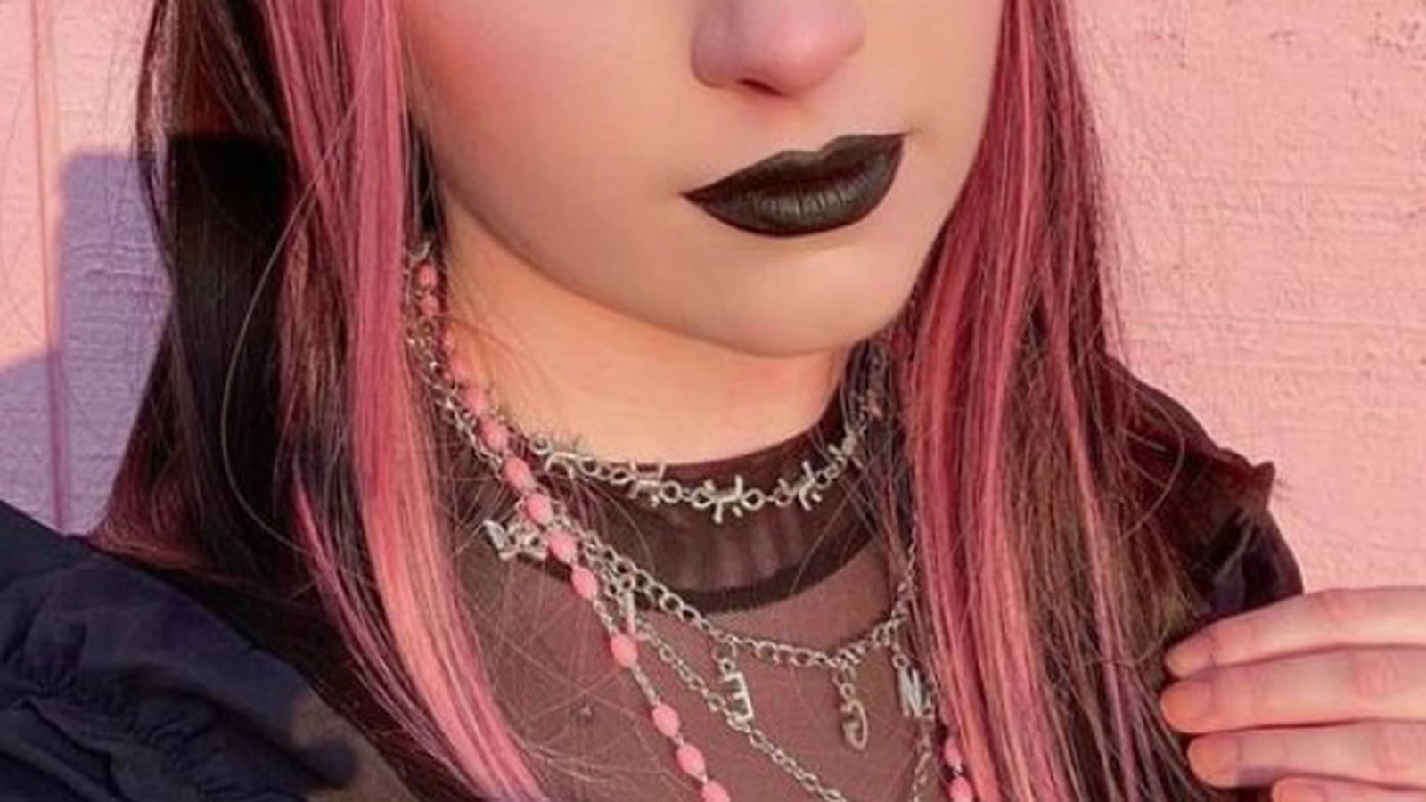 Maquillage gothique rose flashy