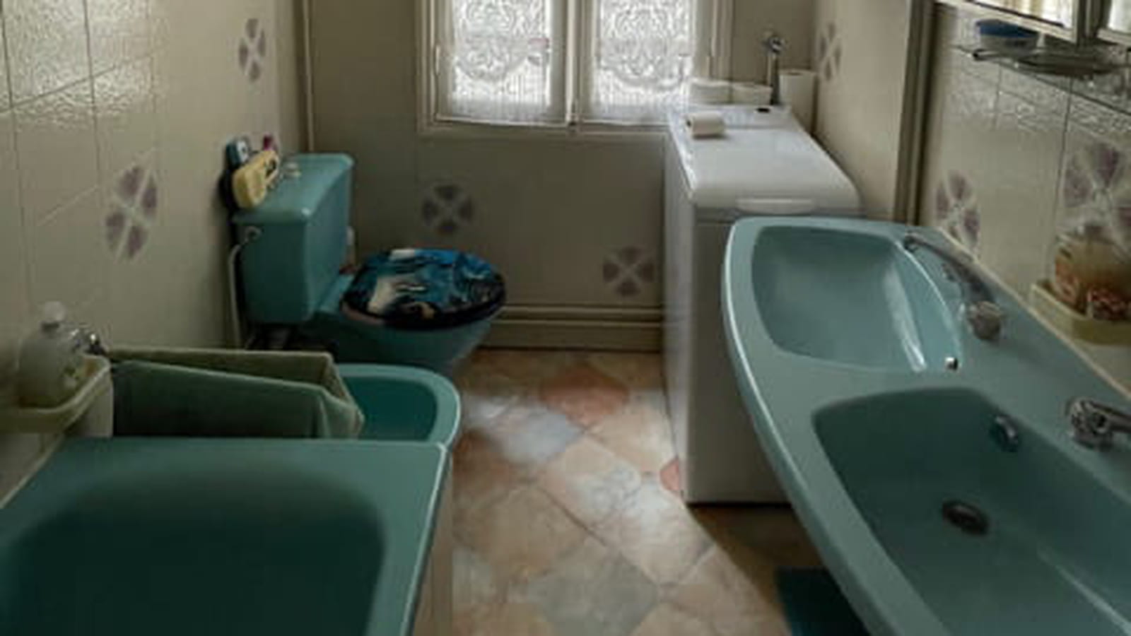 Salle de bains avant