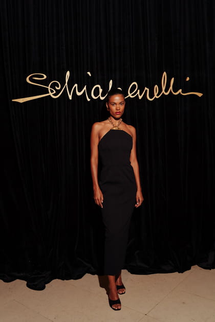 Tina Kunakey au d&eacute;fil&eacute; Schiaparelli