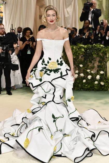 Gigi Hadid assume la robe "g&acirc;teau &agrave; la cr&egrave;me"