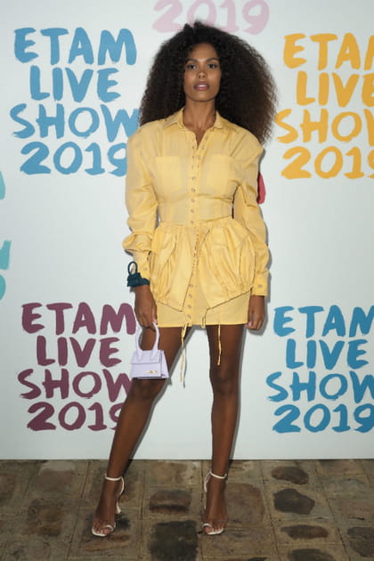 TOP : Tina Kunakey en robe Jacquemus