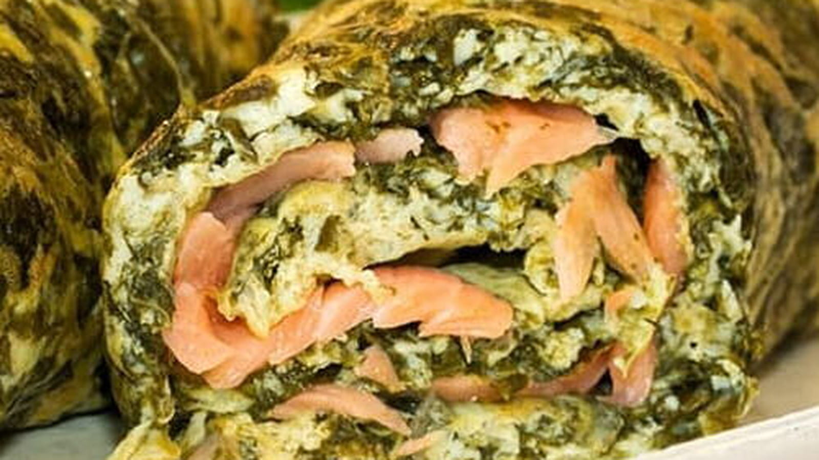 Omelette roulée à l’oseille et au saumon