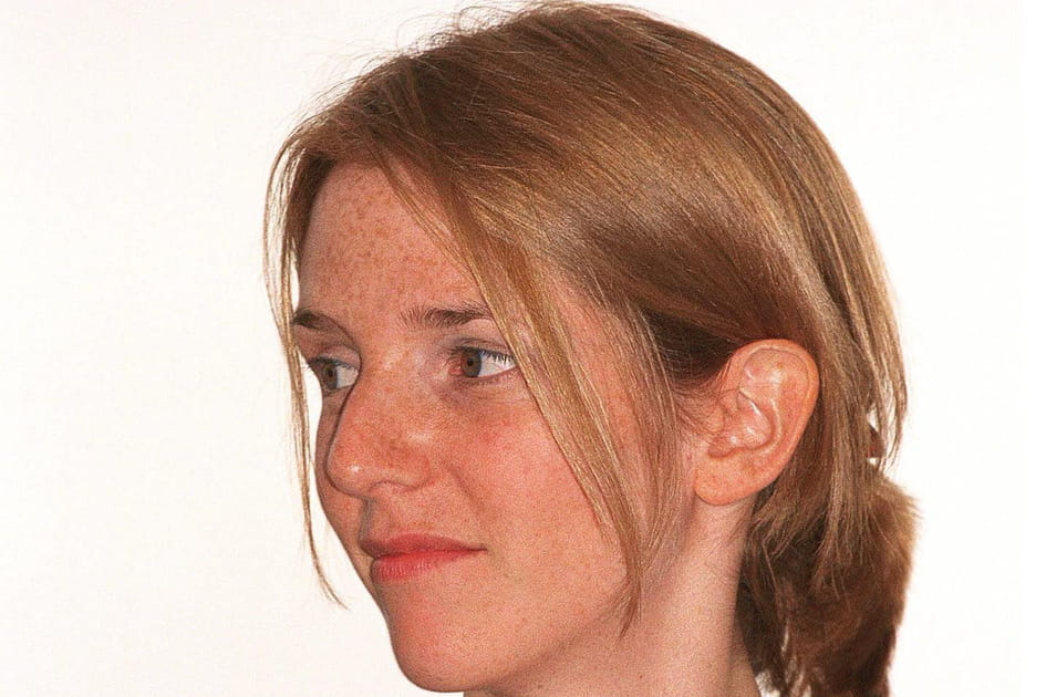 La mini queue-de-cheval basse de Sandrine Kiberlain