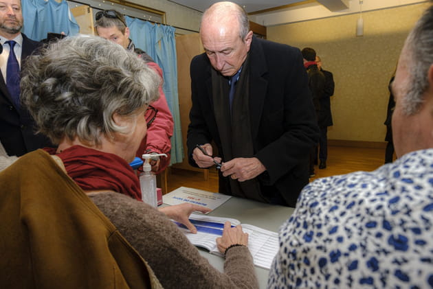 Gérard Collomb, prêt à dégainer son stylo