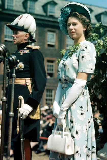 La princesse Elizabeth en robe manches courtes à fleurs