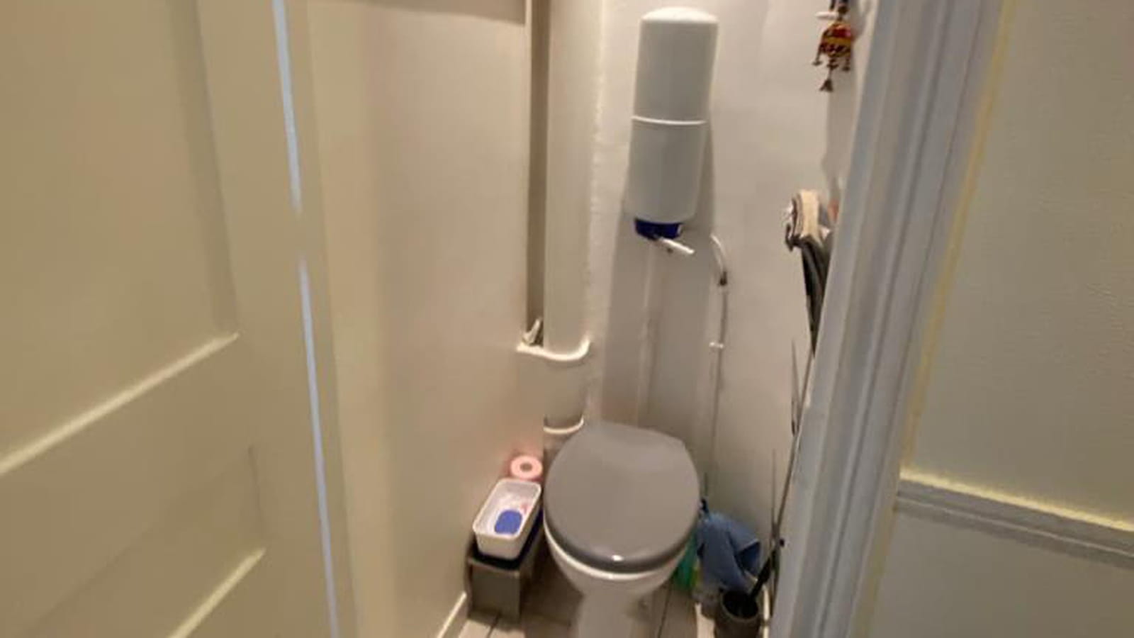 WC avant 