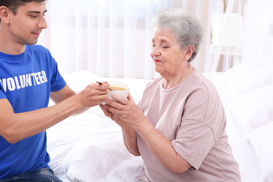Alimentation de la personne âgée : besoins nutritionnels, hydratation