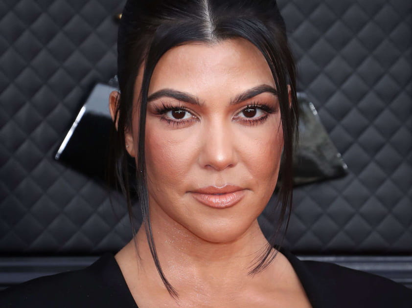 Les cils XXL de Kourtney Kardashian