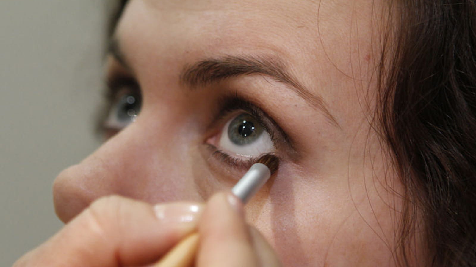 Le contour des yeux