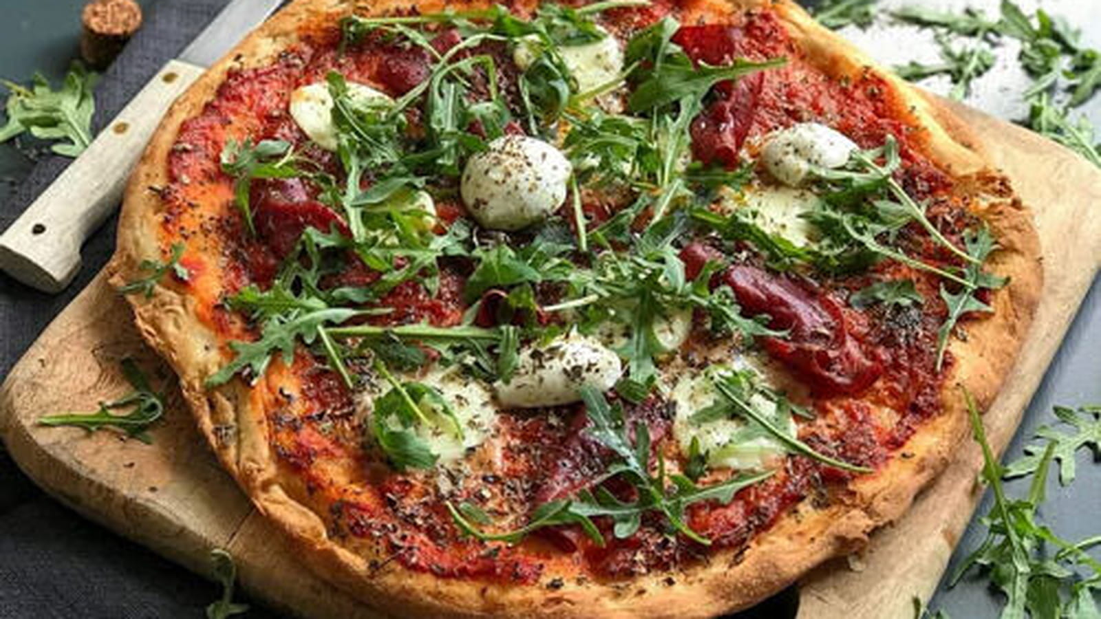 Pizza mozzarella et bresaola