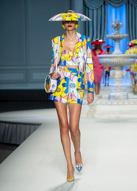 Look 40&nbsp;du d&eacute;fil&eacute; Moschino