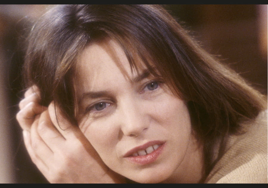 La frange l&eacute;g&egrave;re de Jane Birkin