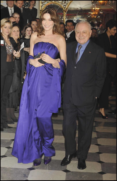 Accompagné par Carla Bruni