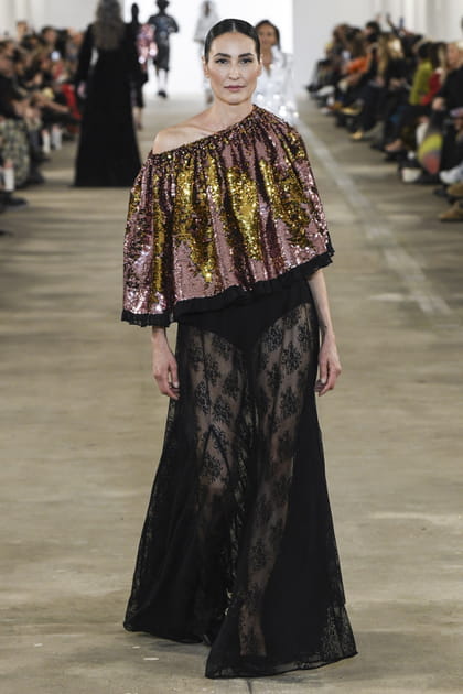 Jupe en dentelle transparente et top brod&eacute; aper&ccedil;us sur le d&eacute;fil&eacute; Batsheva