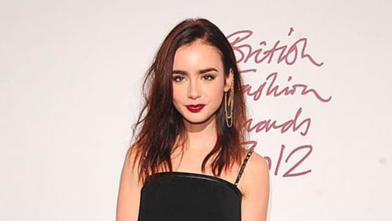 Lily Collins le 27 novembre 2012