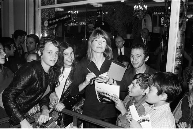 Quand Françoise Hardy signait des autographes à ses fans