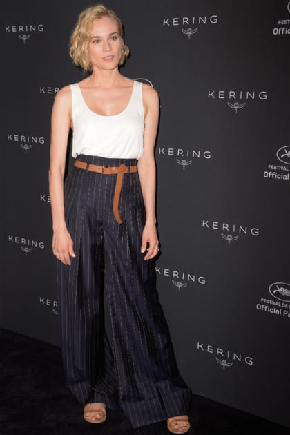 Diane Kruger en pantalon large et ceinture en cuir
