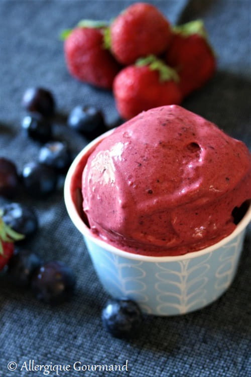 Glace aux fruits rouges et crème de coco, sans sorbetière