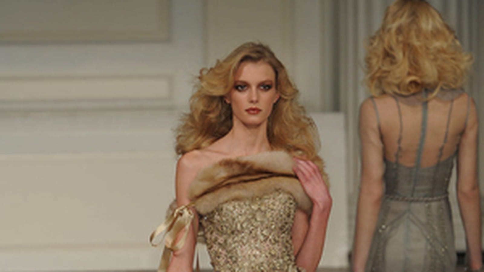 Robe bustier or d'Oscar de la Renta