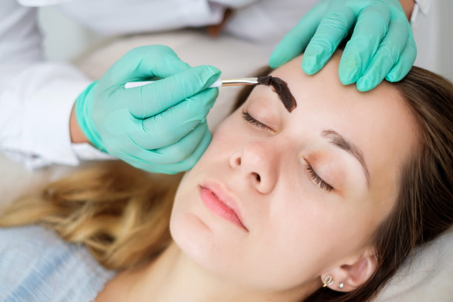 Teinture des sourcils : tout savoir avant de colorer ses sourcils