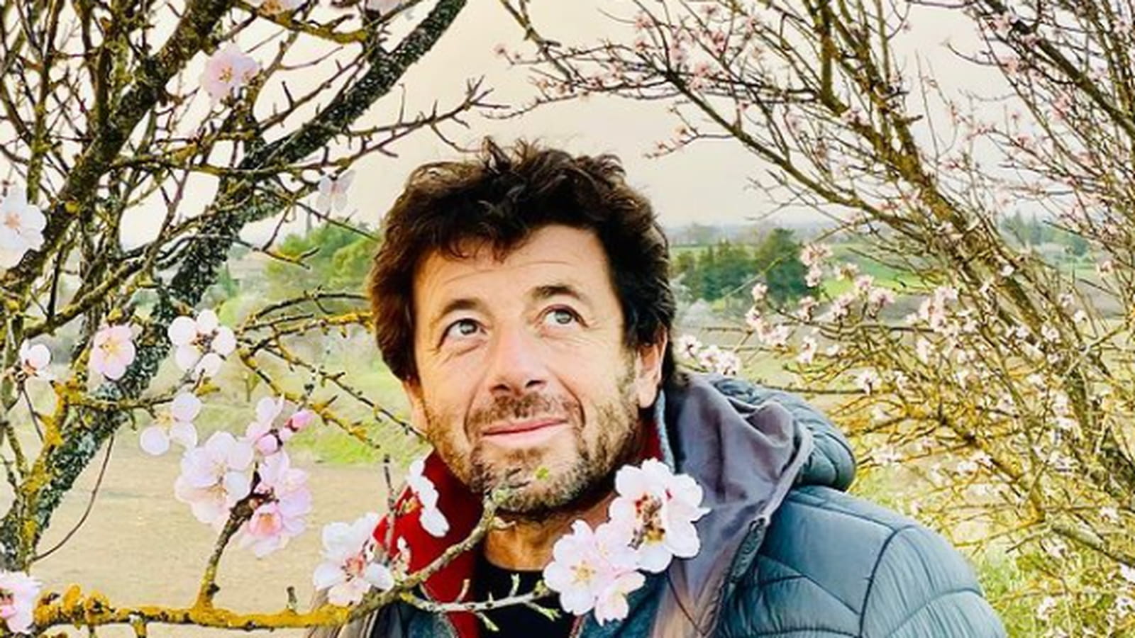Patrick Bruel sous les amandiers