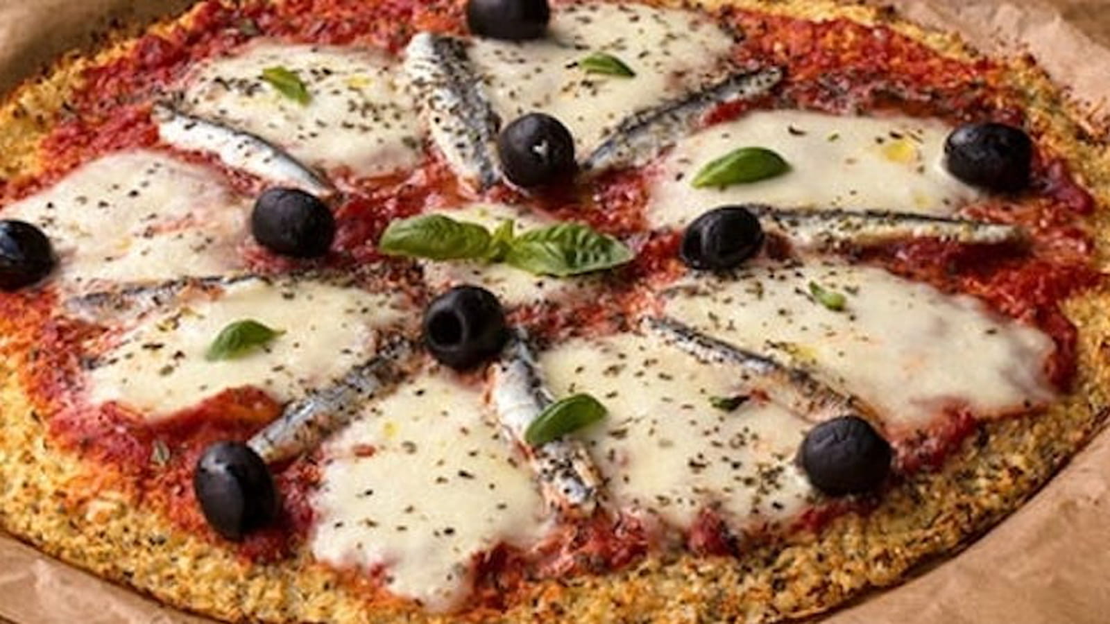 Pizza en croûte de chou-fleur