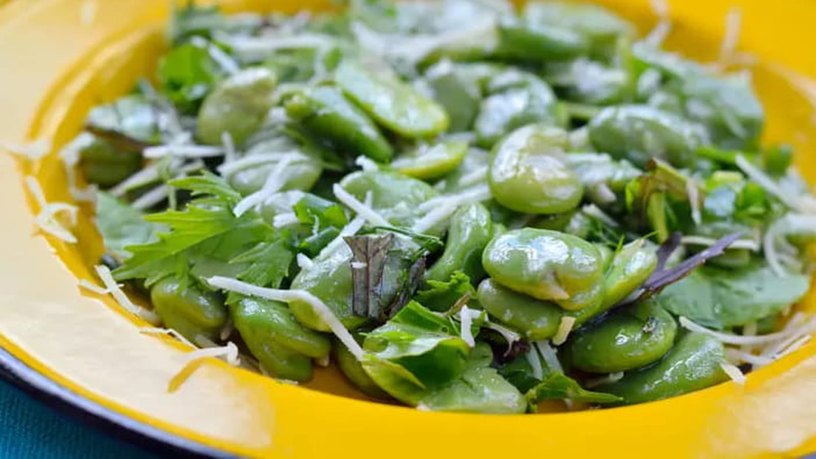 Salade de fèves au pecorino