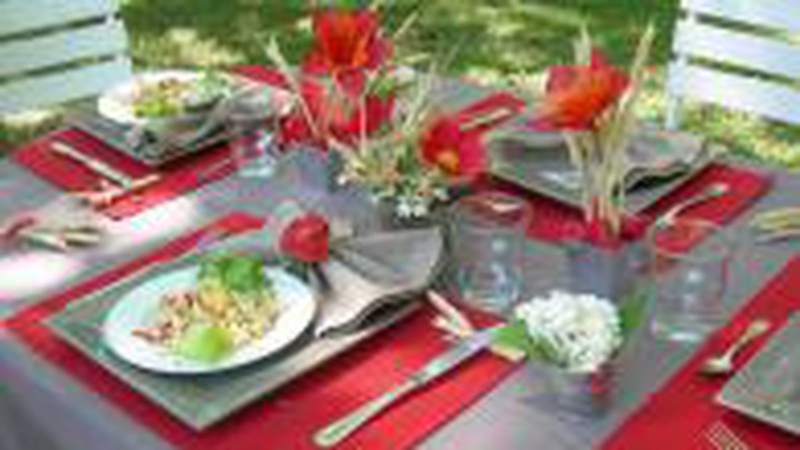 Rouge, beige et vert