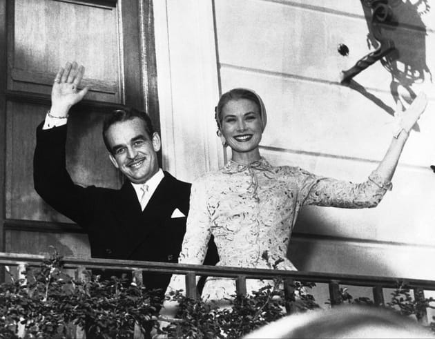 Le couple princier salue les monégasques peu après s'être dit oui pour la vie