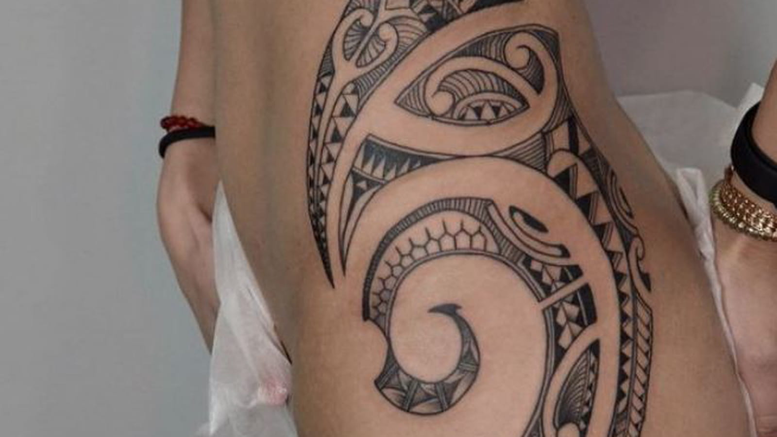 Maori sur la hanche