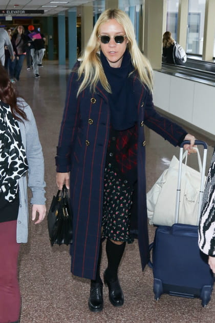 Chlo&euml; Sevigny en long manteau