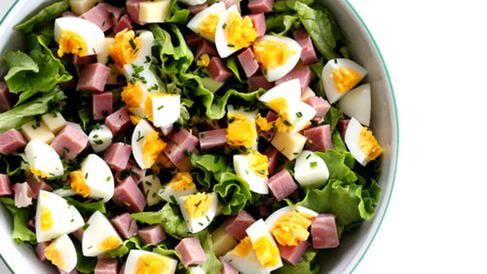 Salade du chef au jambon, oeuf et gruyère